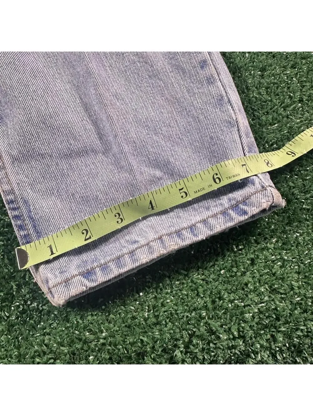 Retro paper tag Levi's 550 tapered leg relaxed fit blue denim jeans pants 38x34